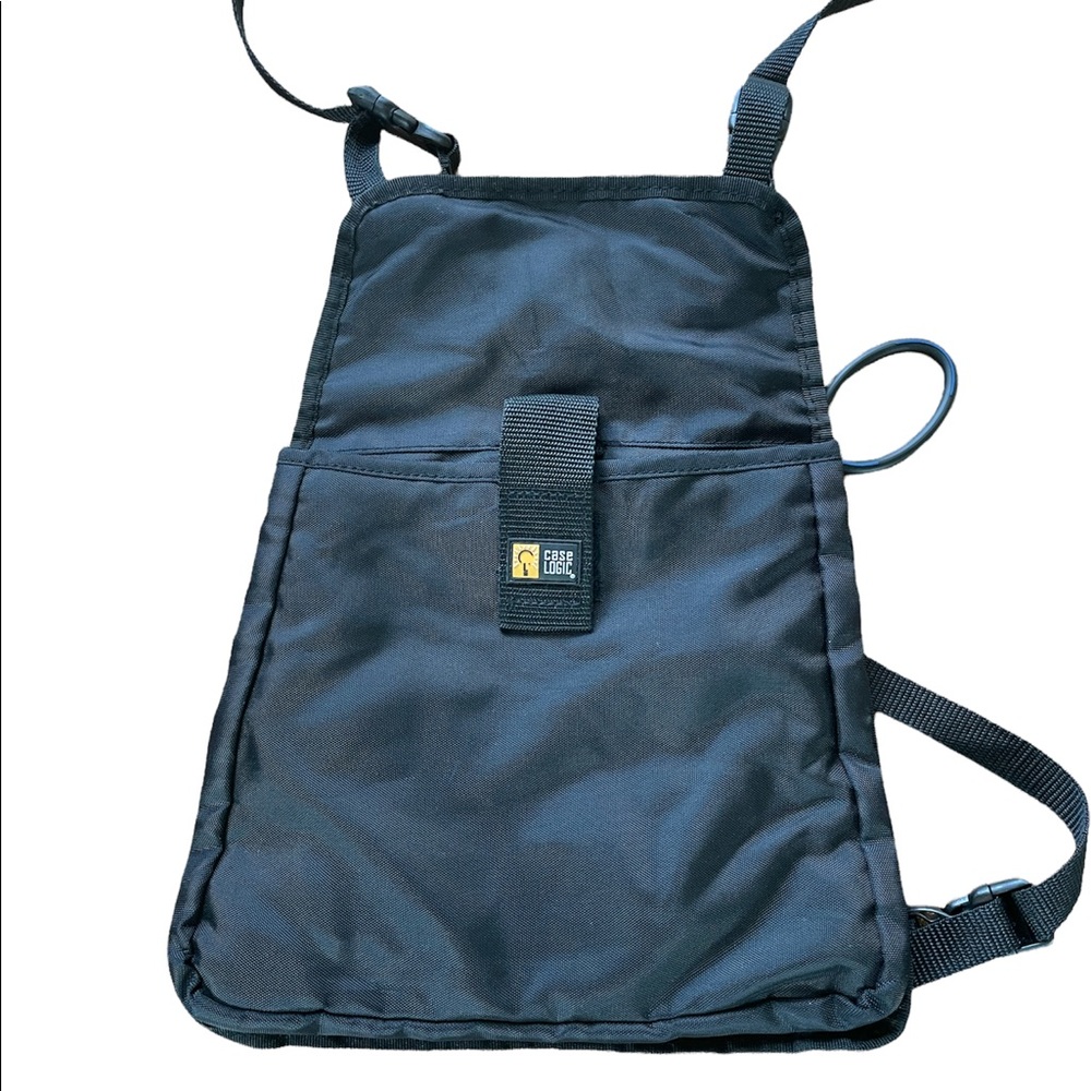 Like NEW! Case Logic Clip On Sturdy Nylon Bag